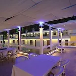 Poseidon Boutique And Yacht Club 4* セリミエ