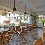 ホテル Poseidon Boutique And Yacht Club セリミエ