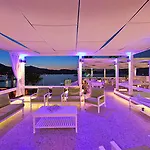 Poseidon Boutique And Yacht Club