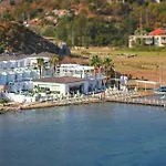 Poseidon Boutique And Yacht Club セリミエ