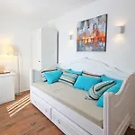 Poseidon Boutique And Yacht Club ホテル 4*
