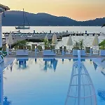 Poseidon Boutique And Yacht Club セリミエ