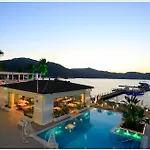 ホテル Poseidon Boutique And Yacht Club 4*