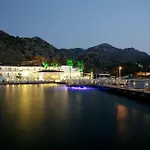 ホテル Poseidon Boutique And Yacht Club セリミエ