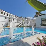 Poseidon Boutique And Yacht Club ホテル 4*