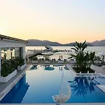 Poseidon Boutique And Yacht Club ホテル 4*