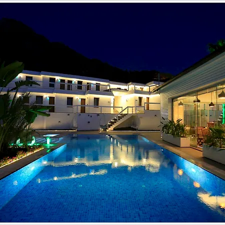 Poseidon Boutique And Yacht Club 4*