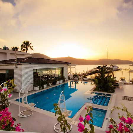 Hotel Poseidon Boutique And Yacht Club