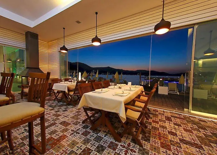 Poseidon Boutique And Yacht Club Hotel