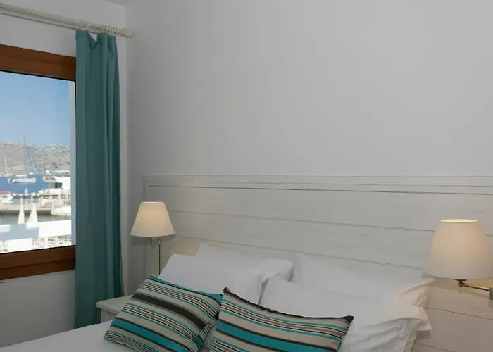 Poseidon Boutique And Yacht Club 4*