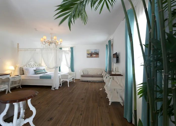 Poseidon Boutique And Yacht Club 4*