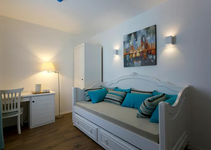 Hotel Poseidon Boutique And Yacht Club 4*