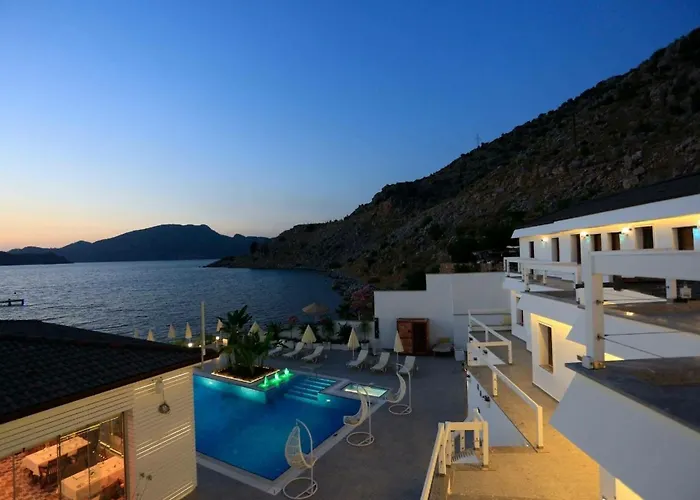 Hotel Poseidon Boutique And Yacht Club 4*