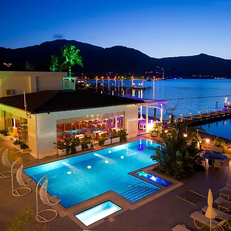 Poseidon Boutique And Yacht Club