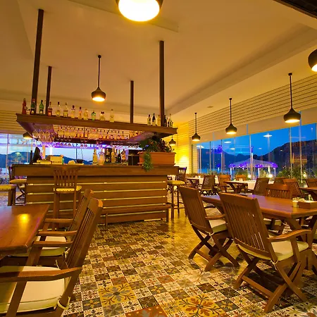 Poseidon Boutique And Yacht Club ホテル セリミエ