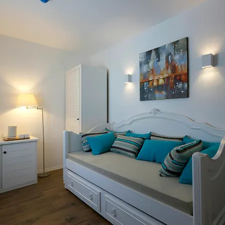 Hotel Poseidon Boutique And Yacht Club 4*