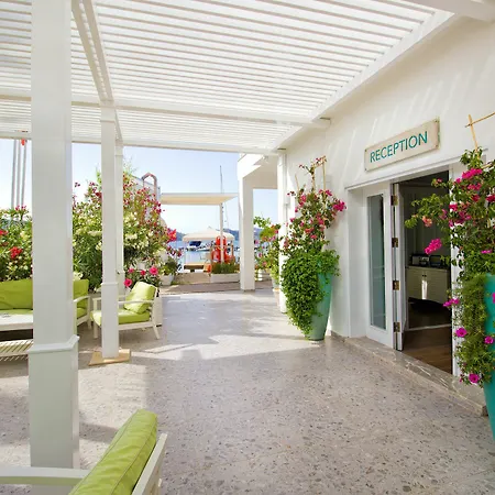 Poseidon Boutique And Yacht Club ホテル セリミエ