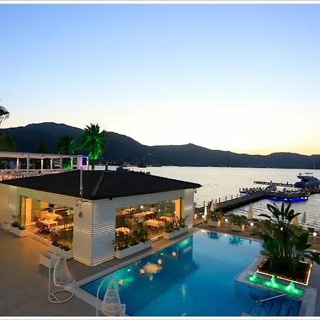 ホテル Poseidon Boutique And Yacht Club 4*