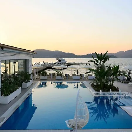 Poseidon Boutique And Yacht Club ホテル 4*