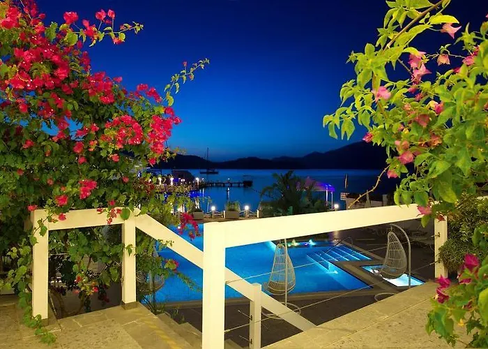 Poseidon Boutique And Yacht Club 4*