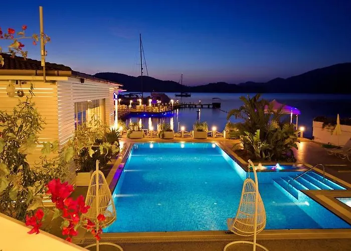 Poseidon Boutique And Yacht Club