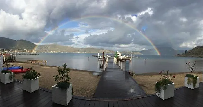 Poseidon Boutique And Yacht Club