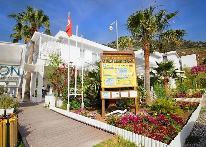 Poseidon Boutique And Yacht Club Selimiye