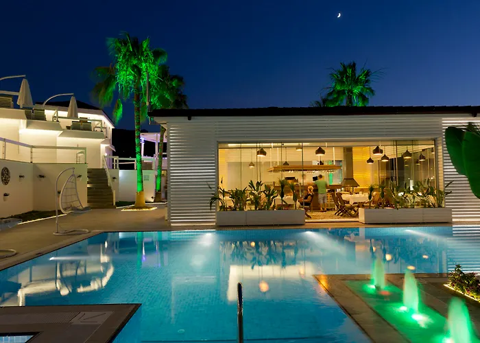 Poseidon Boutique And Yacht Club 4*