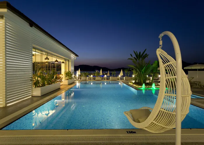 Poseidon Boutique And Yacht Club