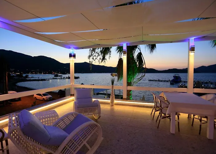 Poseidon Boutique And Yacht Club